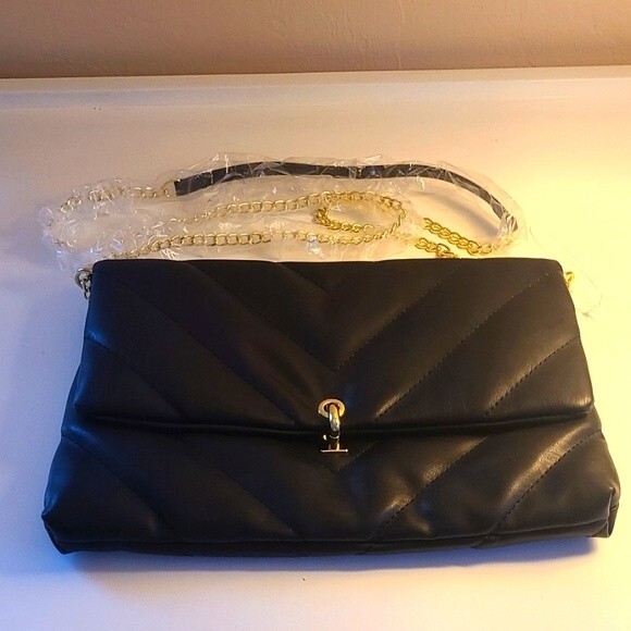 NWT- Women’s Quilted Chevron Design Crossbody or Clutch With Chain Strap - Picture 1 of 13